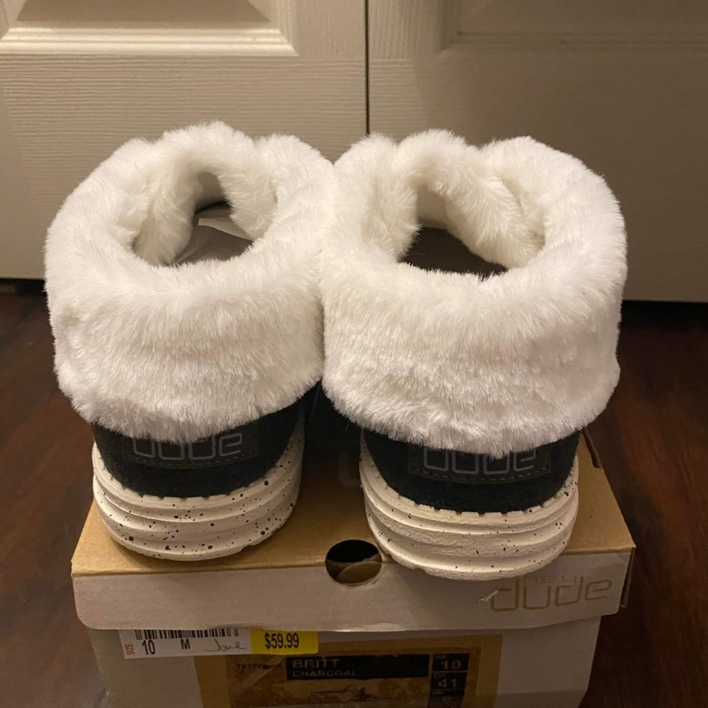 HEY DUDE WOMENS  size 10
